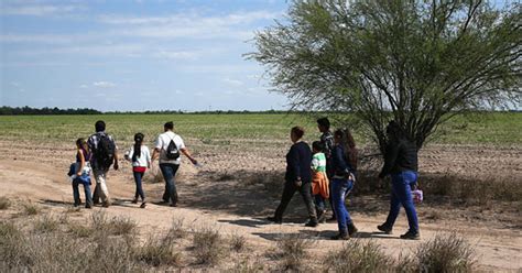 Homeland Security Barely Half Of Illegal Border Crossers Caught Cbs Miami