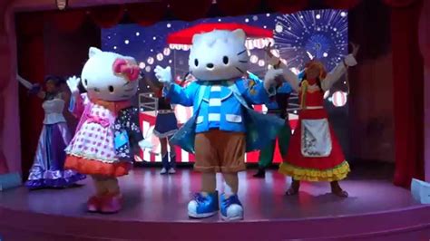 The other two floors are for the little big club. Bon Odori Dance @ SANRIO HELLO KITTY TOWN Malaysia - YouTube