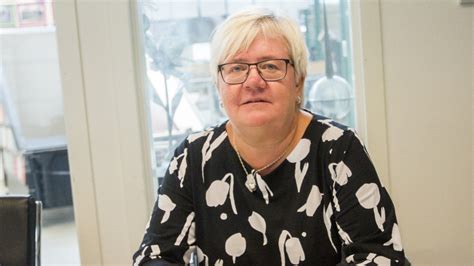 Caroline Helmersson Olsson S Tar över Efter Jonsson