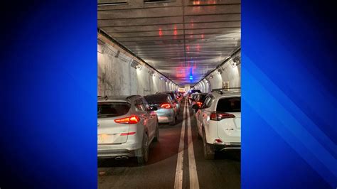 traffic alert truck ‘storrowed inside sumner tunnel causing major delays trendradars