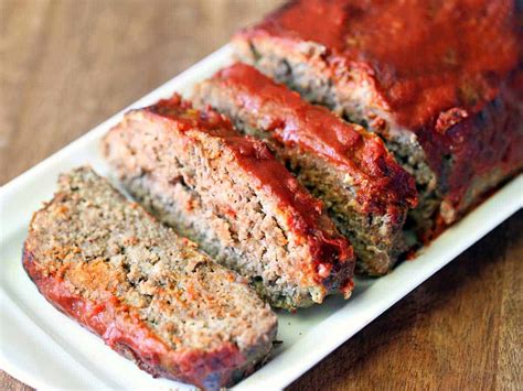 Coarsely chop the carrots and dates and place in a food processor. How Long To Cook A Meatloaf At 400 - Classic Meatloaf ...