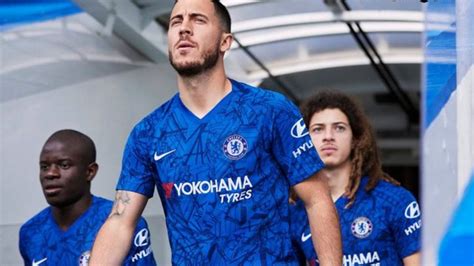 Leżący przy głównej alei łęcznej stadion otrzymał swój obecny kształt w trakcie gruntownej rozbudowy na początku xxi wieku. Chelsea oficjalnie przedstawiła stroje na przyszły sezon ...
