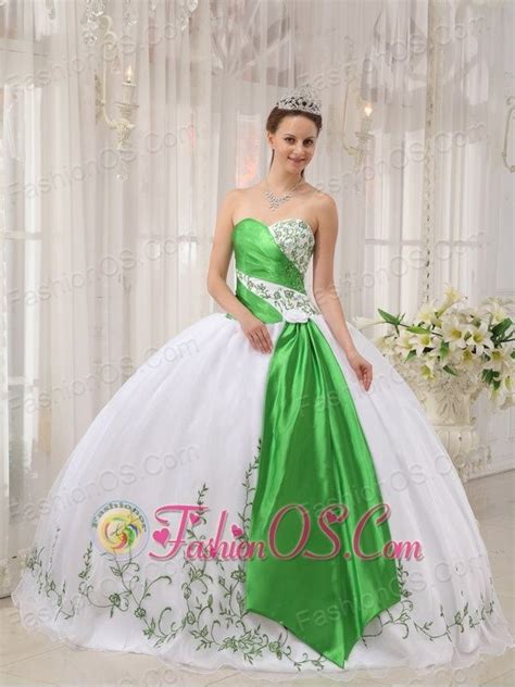 The Super Hot White Quinceanera Dress Sweetheart Organza Embroidery