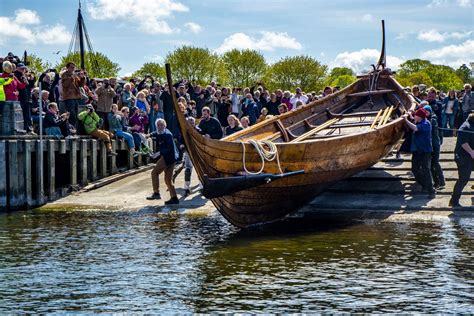 Og Skibets Navn Er Vikingeskibsmuseet I Roskilde