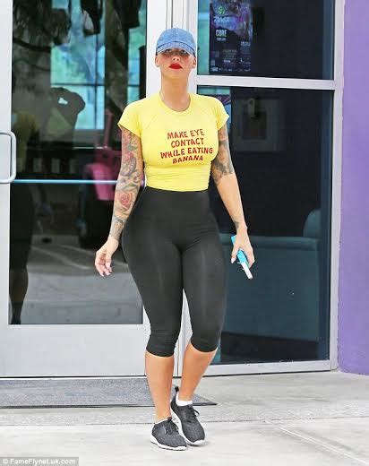Amber Rose Shows Off Her Amazing Curves In Leggings And A Slogan T