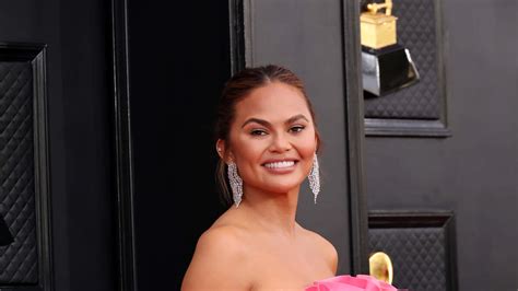 chrissy teigen poses topless to show her tan lines wild 94 9 the jv show