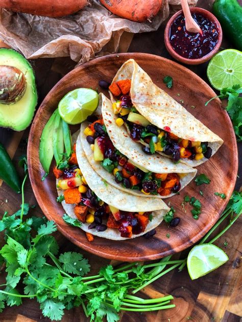 Topped with some roasted sweet potato which are a match made in heaven with this chipotle chilli. Chili Lime Roasted Sweet Potato Tacos | Plantiful Kiki