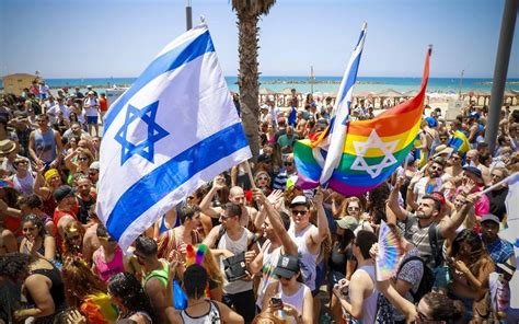 מצעד הגאווה by הפסוליה של דייזי, released 10 july 2017 : Tel Aviv holds one of largest Gay Pride Parades in the world | Jewish News