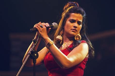 In The Wake Of Actors Turning Singers Debate Sonakshi Sinha Blocks Sona Mohapatra On Twitter