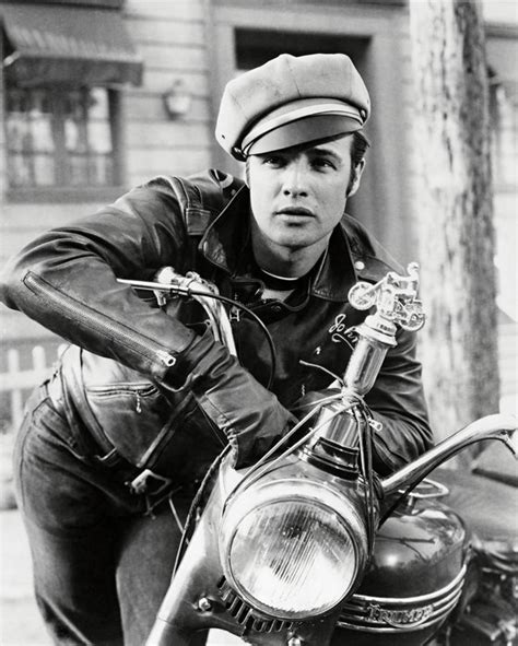 The movie was directed by laszlo benedek and produced by stanley kramer. Marlon Brando in the Wild One - Poster för alla rum ...