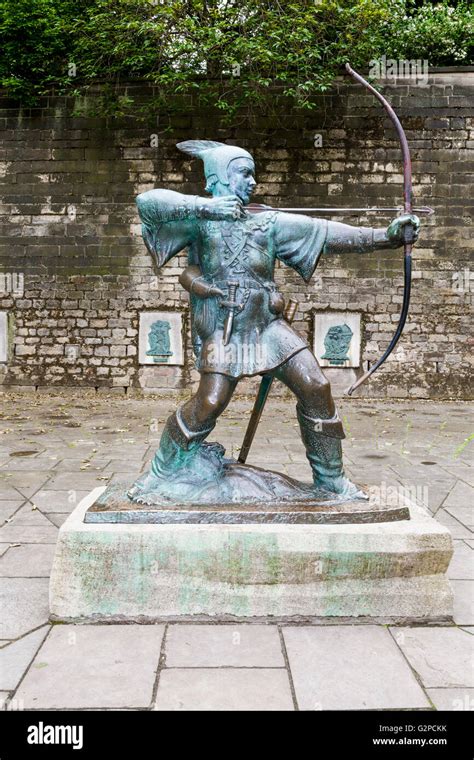 Statue Of Robin Hood Nottingham Castle Nottingham England Uk Stock