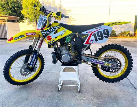 The 'wrench' jacket is fully lined with one of the world's strongest aramid fibres, which is well known for its superior abrasion resistance. Our Replica @travispastrana @suzukicycles RM250 #2stroke ...