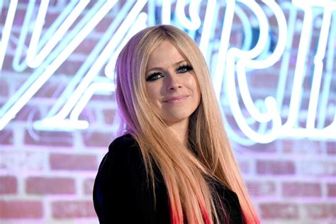 Avril Lavigne Looks So Pretty During Japan Love Sux Tour