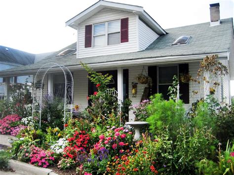 Cottage Gardens To Love Gardens Front Yards And English