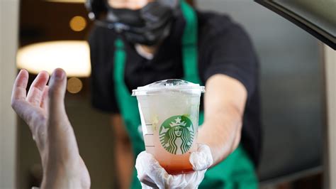 The Starbucks Mobile Order Trick To Cut Down Drive Thru Waiting Time