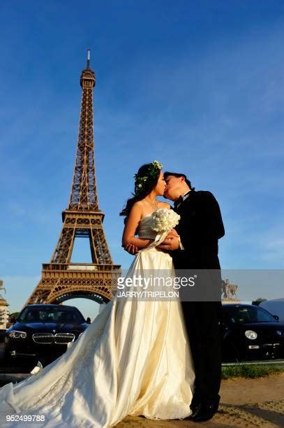 Tour Eiffel Et Jardins Du Champ De Mars Photos And Premium High Res Pictures Getty Images