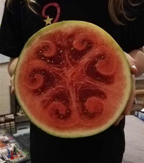 The Pattern Inside This Water Melon Mildlyinteresting