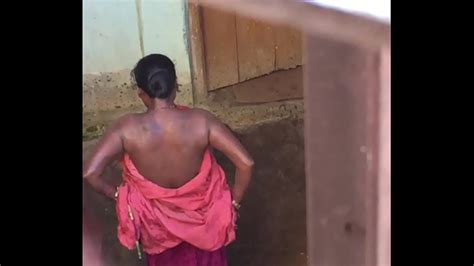 Desi Village Caliente Bhabhi Desnudo Baño Espectáculo Atrapado Por