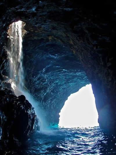Waiahuakua Cave Waterfall Top Waterfalls In The World World Top Top