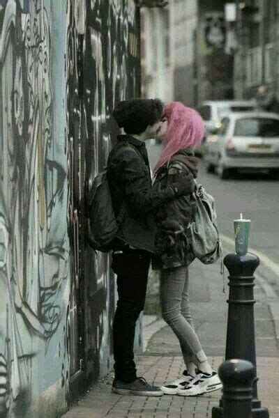 Pin By Fergie Ferguson On Backgroundwallpapers Cute Emo Couples Emo