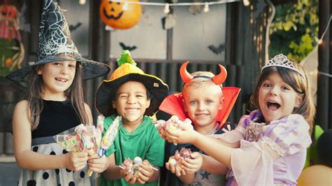 Vidéos Je Fais Halloween Avec Des Copains Des Potes - Les masques d'Halloween en bonbons, simples comme un jeu d'enfants