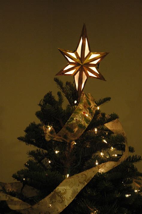 Bethlehem Star Tree Topper Led Star Of Bethlehem Silver Tinsel Tree