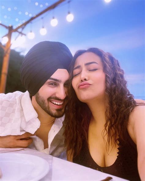 Neha Kakkar And Rohanpreet Singh Seal It With A Romantic Kiss Fans Get