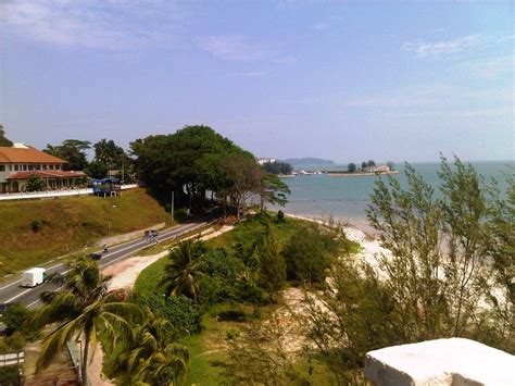 Bathrooms include bathtubs or showers with deep soaking bathtubs and complimentary toiletries. LIFE IN DIGITAL COLOUR: Bayu Beach Resort Port Dickson