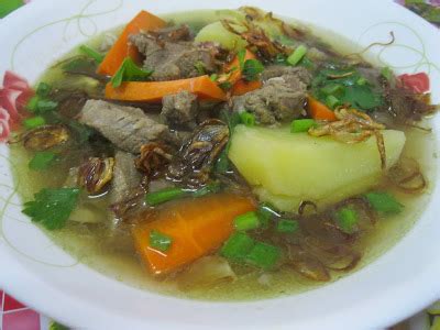 Salah satunya sup atau sop daging sapi dengan kuah bening yang menggugah selera. Resepi Sup Daging Simple dan Sedap - Panduan Semasa