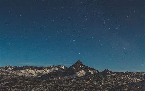 Download Wallpaper 3840x2400 Mountains Starry Sky Night Stars Peak Snowy 4k Ultra Hd 1610
