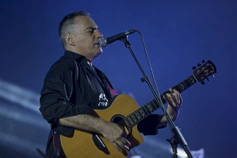 .novo regime of portgal, zeca afonso began to write songs which opposed the regime. Vocalista dos ÍRIS vai cantar Zeca Afonso no Auditório de ...
