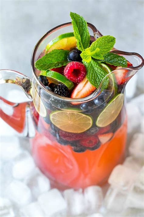 These fabulous drinks and cocktail recipes will make your 2020 new year's eve party a delicious you can't countdown to new year's without a drink in your hand. 20 Fun and Festive Winter Holiday Party Cocktails