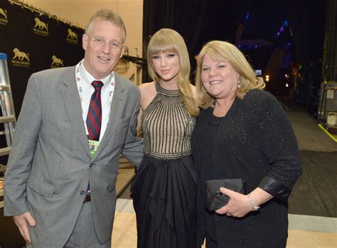 Who Are Taylor Swifts Parents Meet Her Mom Andrea And Dad Scott After