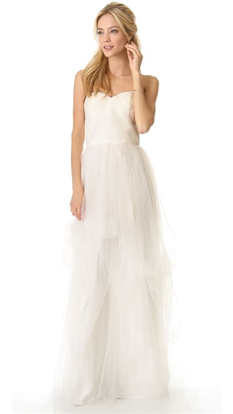 We now have a lot of styles for outdoor and destination weddings. 20 Unique Beach Wedding Dresses For A Romantic Beach ...