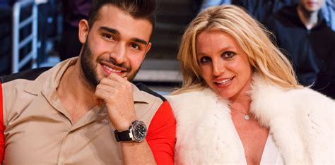 Britney Spears In Love Son Amoureux Et Ses Fils Si Proches à Un Match Purepeople