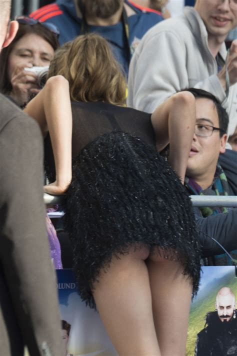 Jennifer Aniston Upskirt No Panties