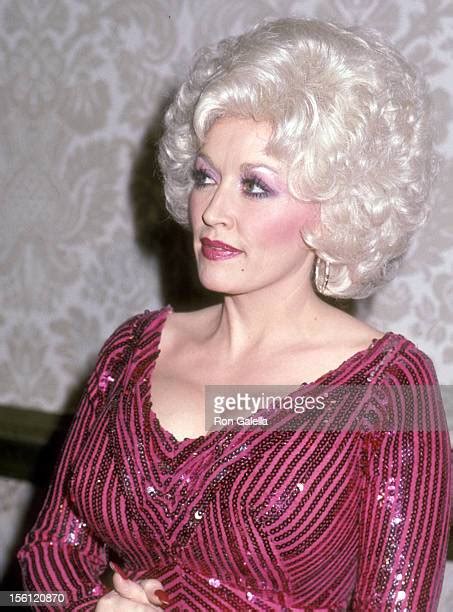 Dolly Golden Photos Et Images De Collection Getty Images