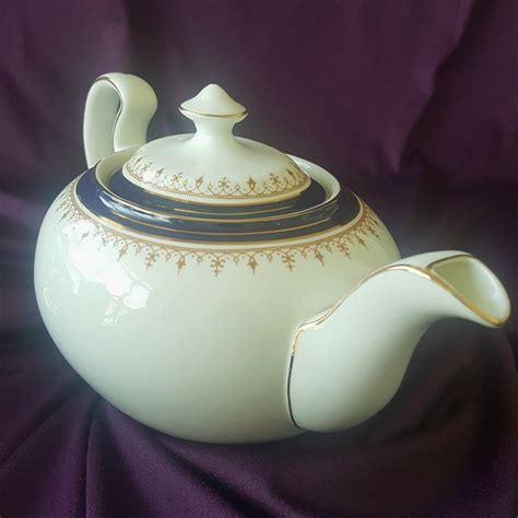 Aynsley Leighton Teapot And Creamer Vintage Violet