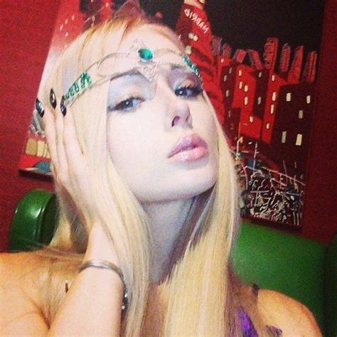 Human Barbie Valeria Lukyanova Selfie But Wheres The Make Up