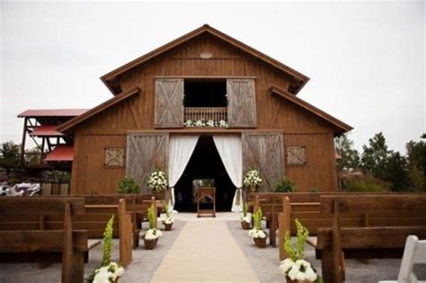 Hannah's sister, leah had the idea of getting married on the family farm and have the reception in the working barn that was filled with hay 20' high. 37 Cool Outdoor Barn Wedding Ideas - Weddingomania