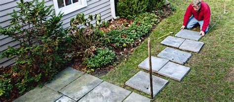 How To Lay A Stepping Stone Path Stepping Stone Paths Diy Backyard