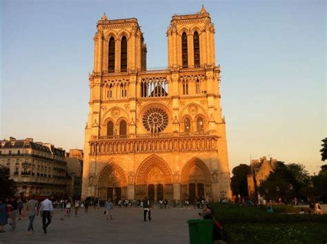 10 Famous And Picturesque Places To Visit In Paris