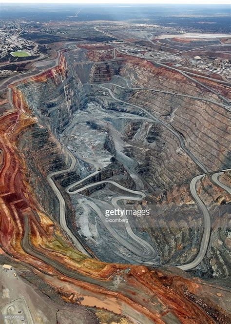The Fimiston Open Pit mine known as the Super Pit stands in this Jeoloji Doğa Esrarengiz