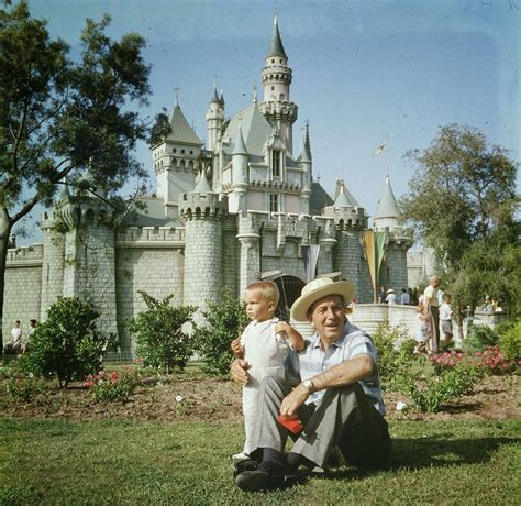 Disney Avenue 18 Rare Color Photos Of Disneyland In 1955