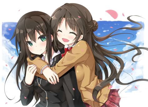 2 Anime Girls Hugging