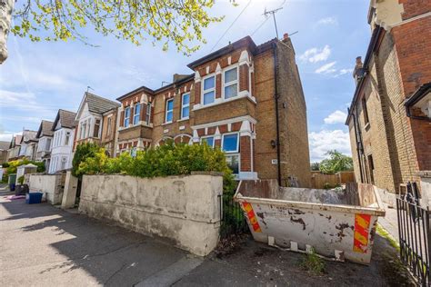 Kilworth Avenue Southend On Sea 2 Bed Ground Floor Flat For Sale £215000