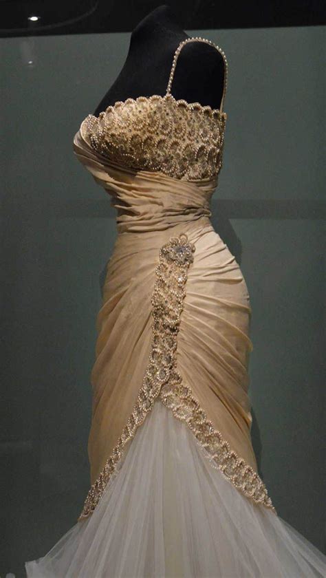 Una mujer es algo muy complicado y difícil; Vestido de Maria felix en hilos de historia | Moda ...