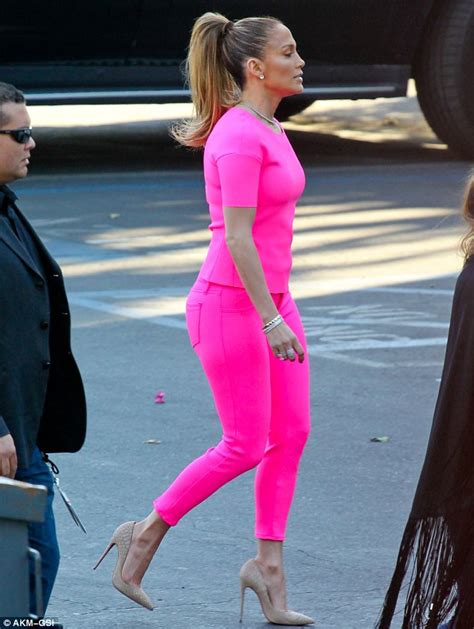 Jennifer Lopez Arrives For American Idol Taping In Hot Pink Jeans And