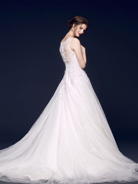 38 Incredibly Romantic And Elegant Wedding Gowns For The Wedding Of