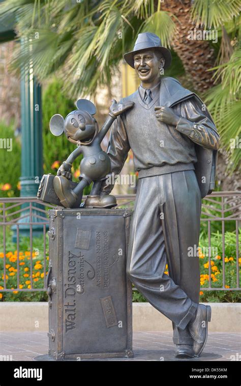 Statue Disneyland Walt Disney And Mickey Mouse Anaheim California